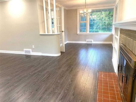 For Lease - 90 Centre Street, Richmond Hill, Ontario - Photo 3