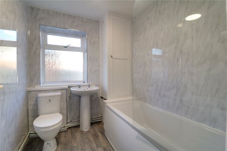 Pasture Road South, Barton-upon-Humber, Lincolnshire, DN18 5RA - Photo 4