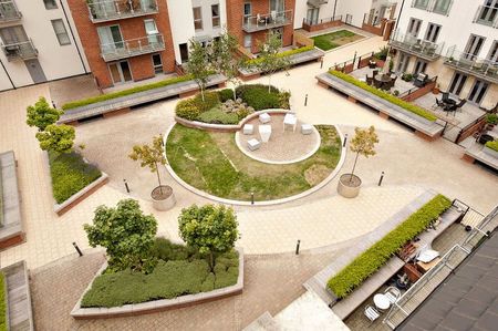 A superb 2 bedroom furnished apartment in the heart of the city centre. A bright and contemporay property and an all round must to view! - Photo 3