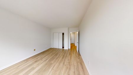 10-20 Bergamot Ave - Photo 4