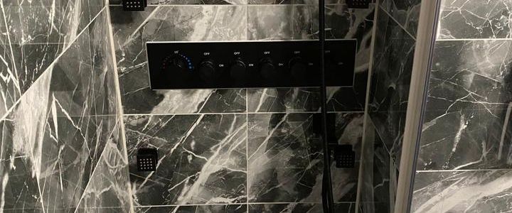 Exklusiv saniertes 1-Zimmer-Apartment mit Balkon & Schwimmbad - Foto 1