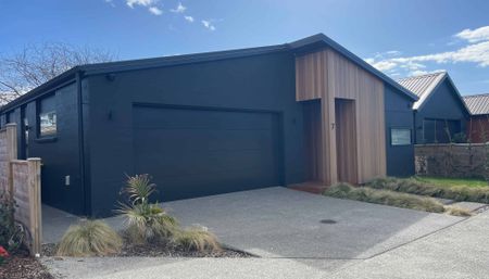 Luxury Coastal Living in Papamoa vs Executive Family Retreat - Photo 3