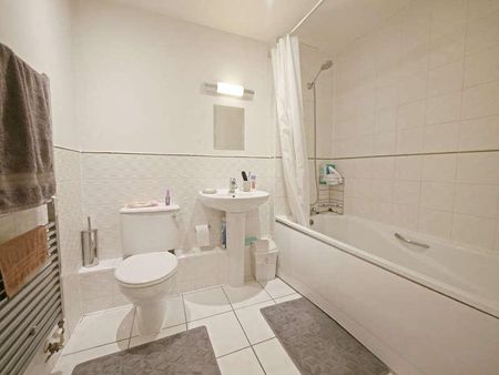 Riverbank Point, Uxbridge, UB8 - Photo 4