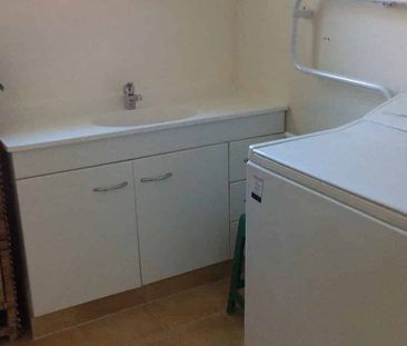 Private, clean, safe and warm studio unit> - Photo 5