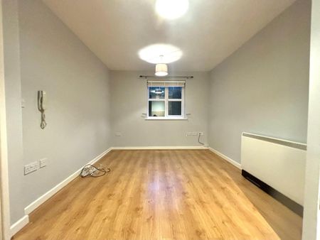 1 bedroom ground floor flat to rent - Photo 4