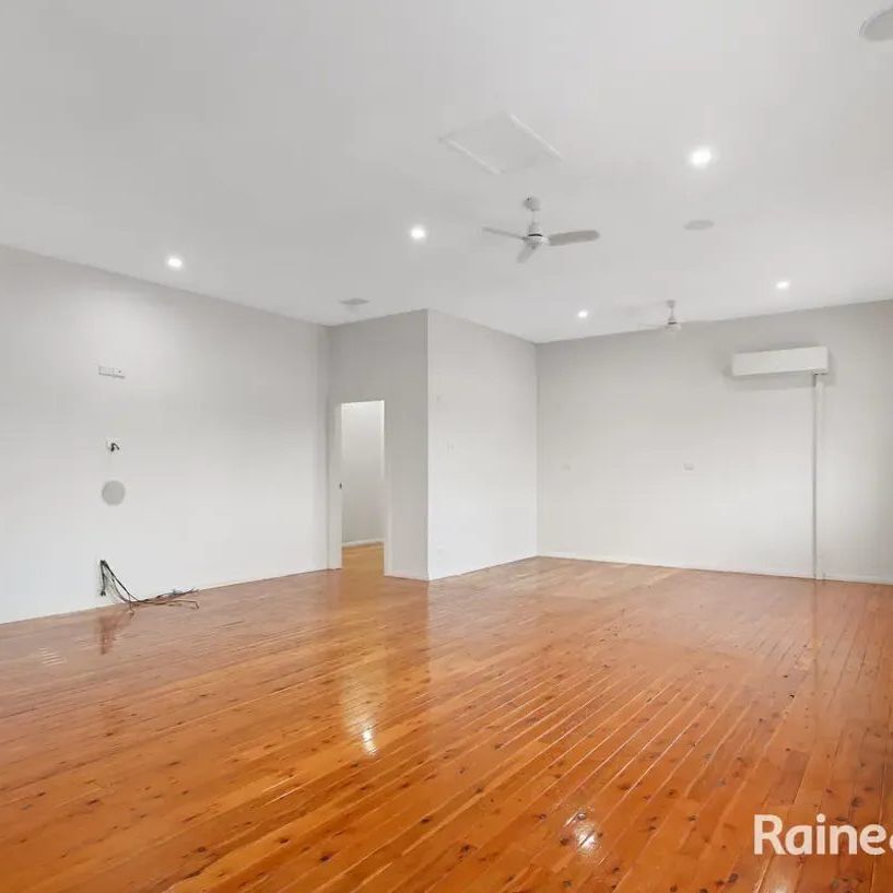 Spacious & Stylish Unit - Industrial Location - Photo 1