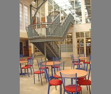 Easy Living in the City - Ideal for Students - Photo 4