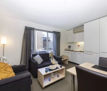 Fully Furnished on Bank Place! (Electricity & Water usage included) - Photo 3