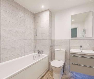 West Byfleet, Surrey, KT14 - Photo 5