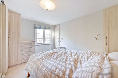 This cottage is a delightful period property located in the heart of the charming village of Waltham St. Lawrence. - Photo 4