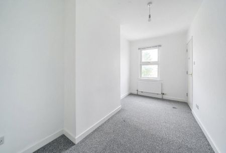 4 bedroom terraced house to rent - Photo 5