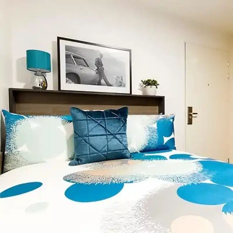 Classic - 2 Bed Flat - Photo 1