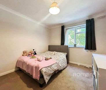Vesey Close, Farnborough, Hampshire, GU14 - Photo 3