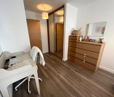 1 Bedroom Flat / Apartment - Centenary Plaza, Southampton - Photo 3