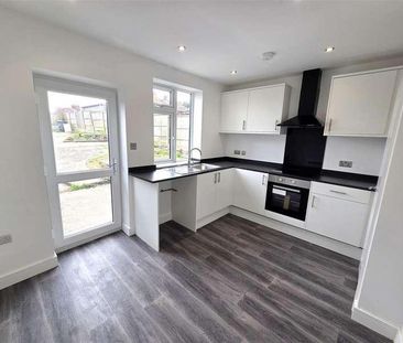 Cambridge Crescent, Doe Lea, Chesterfield, S44 - Photo 2