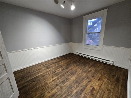384 Rue Frontenac, Sherbrooke, QC J1H 1K3 (Vacant) - Photo 1