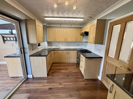 2 bedroom semi-detached house to rent - Photo 4