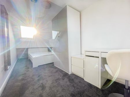 Wolseley Gardens, Newcastle Upon Tyne - Photo 4