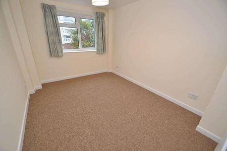 Boscombe Spa, BH5 - Photo 2