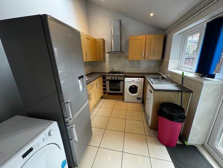 5 bedroom terraced house to rent - Photo 3