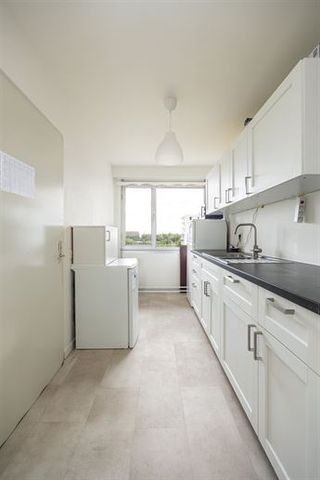Verzorgd, energiezuinig appartement met staanplaats te huur - Photo 3