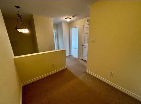 For Lease - 289 Titanium Private Unit# B, Orleans - Convent Glen and Area, Ontario - Photo 3