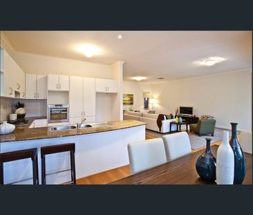 Beautiful Three Bedroom House in Glen Waverley - Photo 4