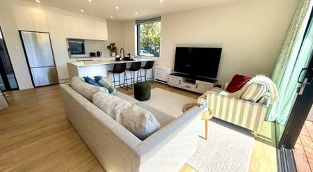 Brand New Stunning Fully Furnished Front Townhouse! AVAILABLE SHORT TERM! - Photo 4