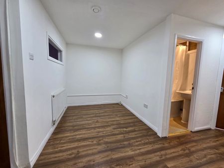 2 Bed Flat, Argyle Road, IG1 - Photo 4