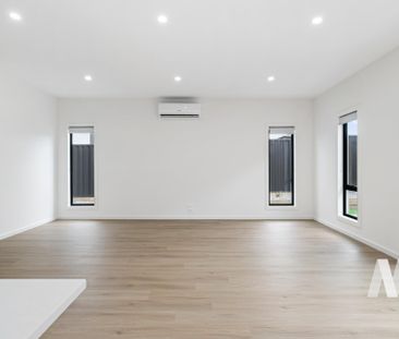 708 Grand Boulevard, Mickleham VIC 3064 - Townhouse For Rent | Domain - Photo 2