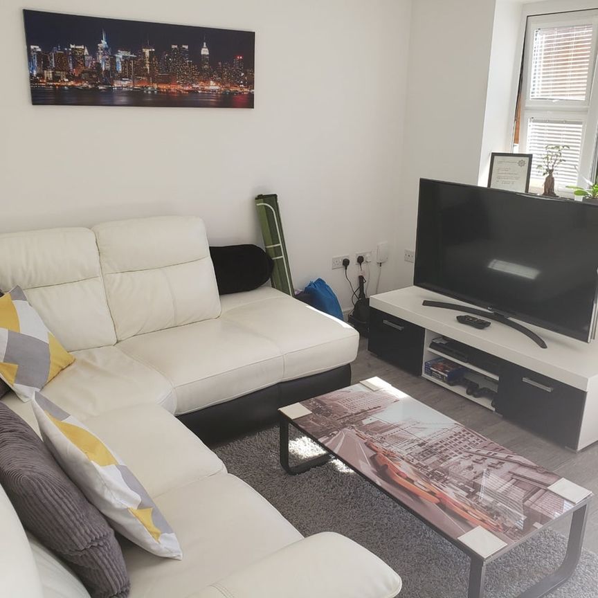 Room in a Shared House, Mellor Street, M40 - Photo 1