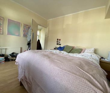 4 bedroom semi-detached house to rent - Photo 6