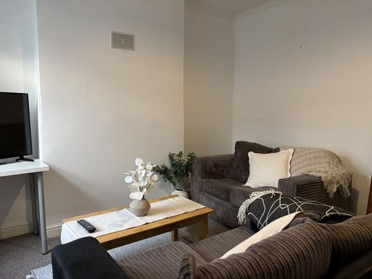 4 bedroom terraced house to rent - Photo 1