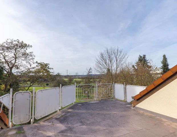 Schöne ca. 135 m² große 3-Zimmer-Maisonettewohnung mit Dachatelier und Westloggia in Garenfeld! - Foto 1