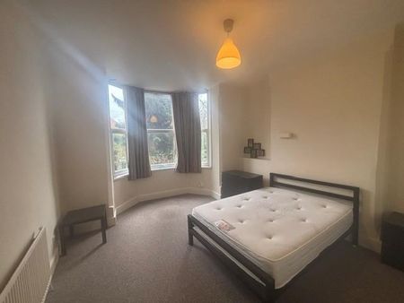 1 bedroom in a flat share to rent - Photo 4