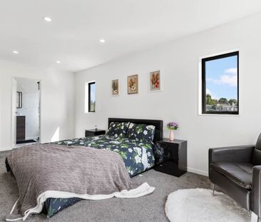 Magnificent in Manurewa - Photo 5