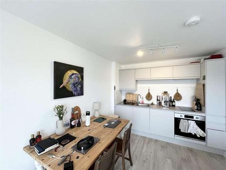 The Crescent, Newquay, TR7 - Photo 3