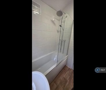 2 bedroom semi-detached house to rent - Photo 6