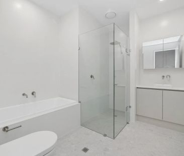 Modern 3-Bedroom Townhouse in Prime Woodforde Location - Photo 4