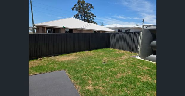 Brand New 3 bedrooms house for rent in Farley - Photo 1