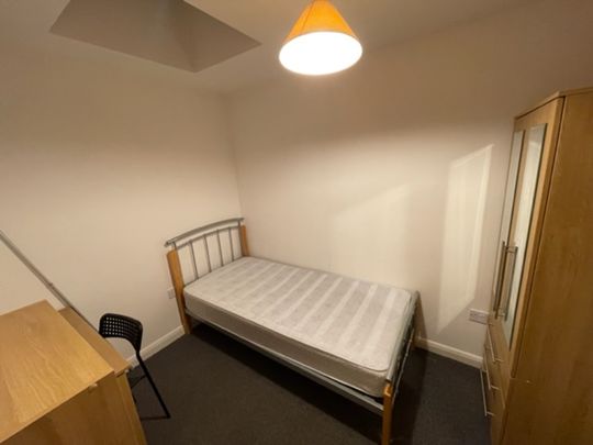 5 Bed Student Accommodation - Photo 1