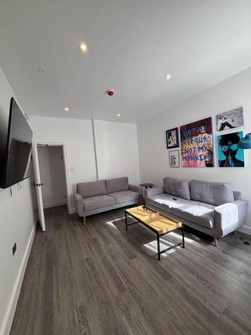 6 bedroom terraced house to rent - Photo 2