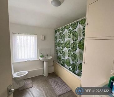 2 bedroom semi-detached house to rent - Photo 6