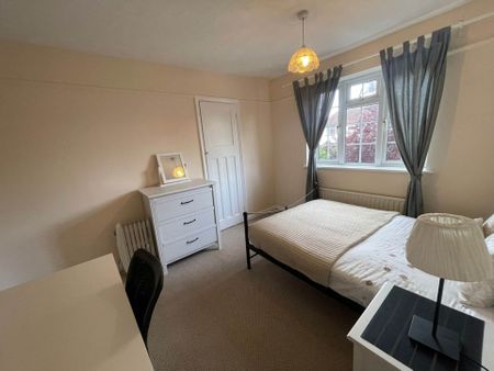 Room 2: 9 Durham Close, Guildford GU2 9TH - Photo 3