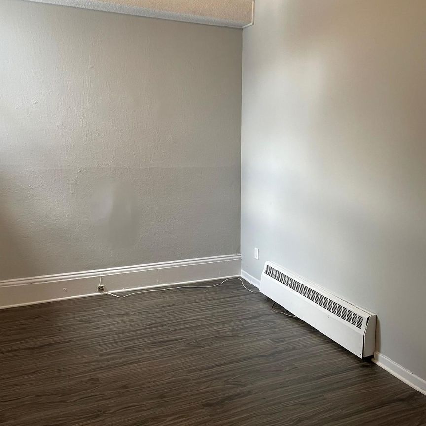 3 - 46 Sweetland Avenue - Photo 1