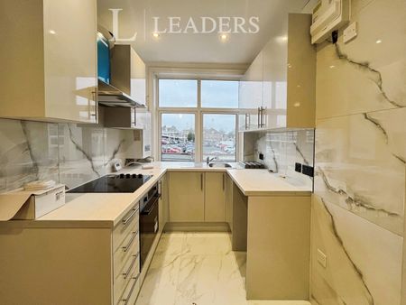 3 bedroom apartment to rent Carnarvon Road, Clacton-on-Sea, Essex, CO15 - Photo 4