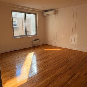 Superbe 5 1/2 complètement refait à neuf dans immeuble centenaire sur Édouard Montpetit (CDN) - Photo 2