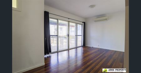 Spacious Home - Prime Location in Carina Heights - Photo 2