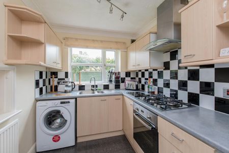 2 bedroom semi-detached house to rent - Photo 5