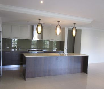 Spacious 4 Bedroom family home - Photo 6